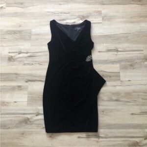 Alex Evenings Black Sleeveless Velvet Mini Dress